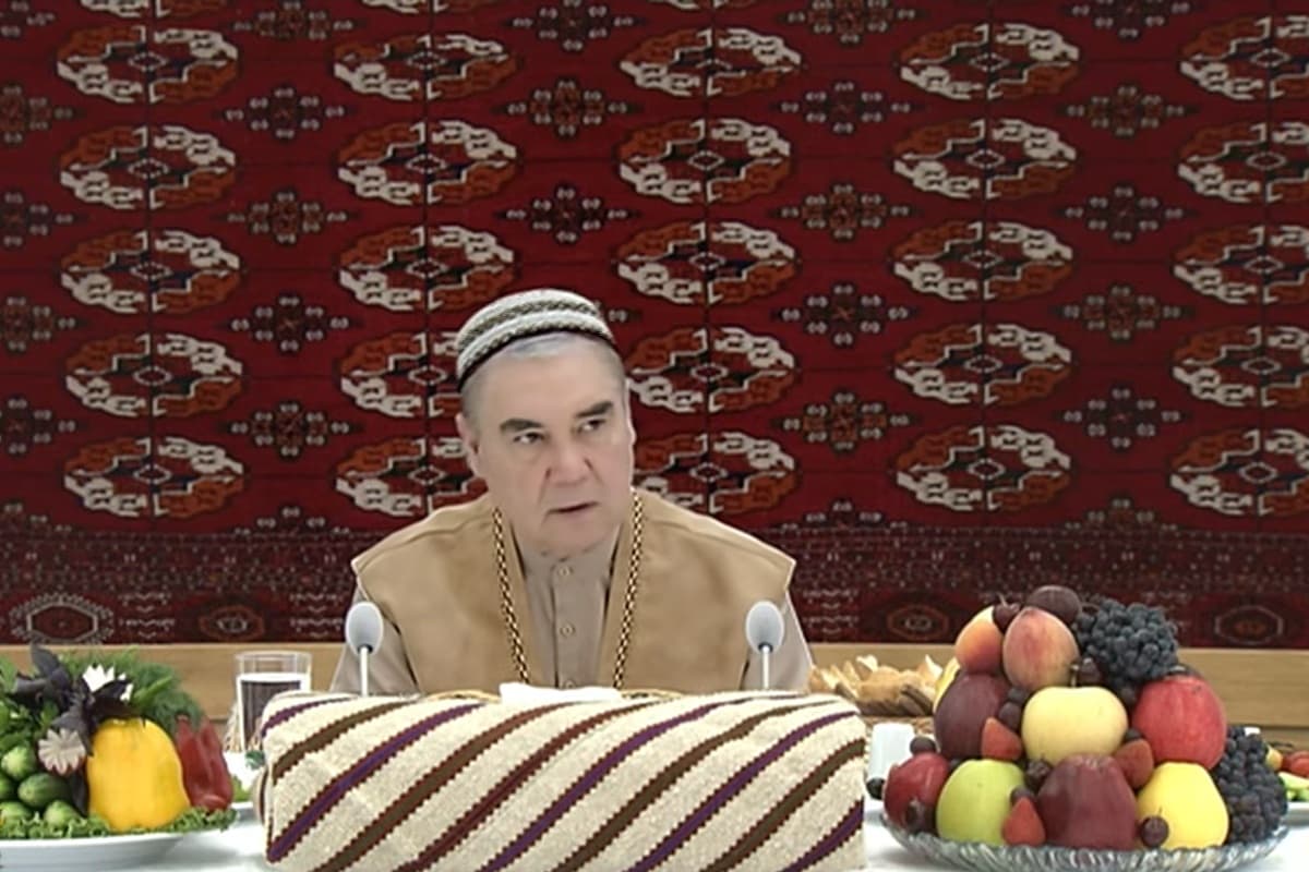 National Leader of the Turkmen people hosts commemorative sadaka at Seyit Jemaleddin mosque