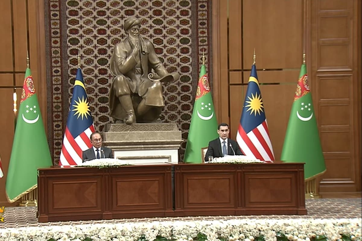 President of Turkmenistan and Prime Minister of Malaysia address media representatives